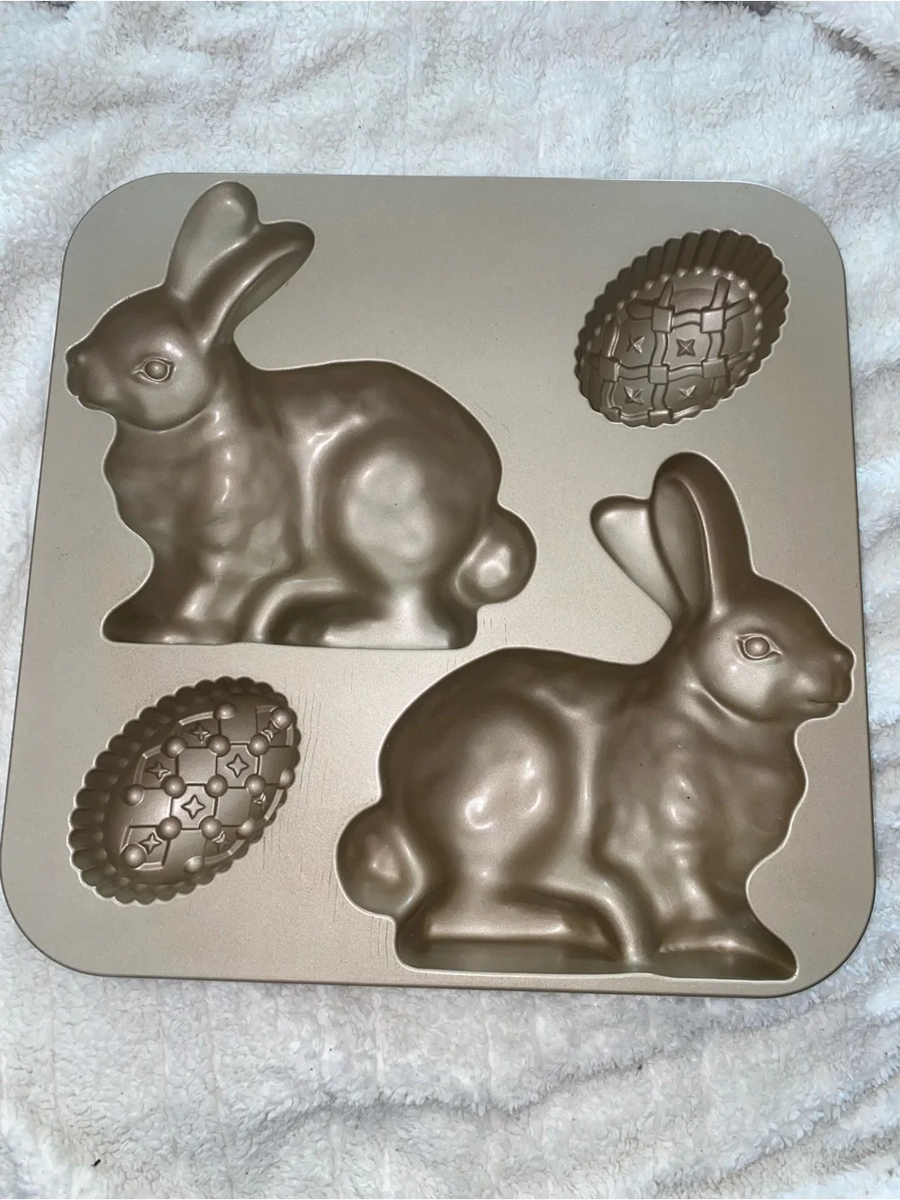Nordic Ware Bunny Cake Pan Easter Rabbit Egg Mold 9.5 Cup USA